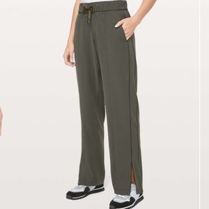 Lululemon on the right tract pant size 12 *NWT*